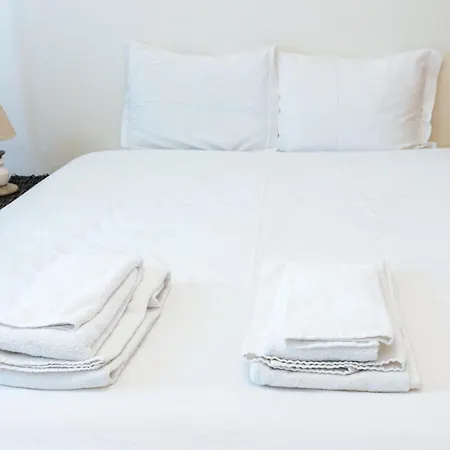 Double Bed Av Da Republic Гостевой дом Лиссабон